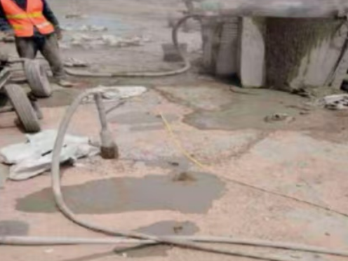 措勤水泥混凝土路面板底注浆技术 路面脱空注浆整治方案